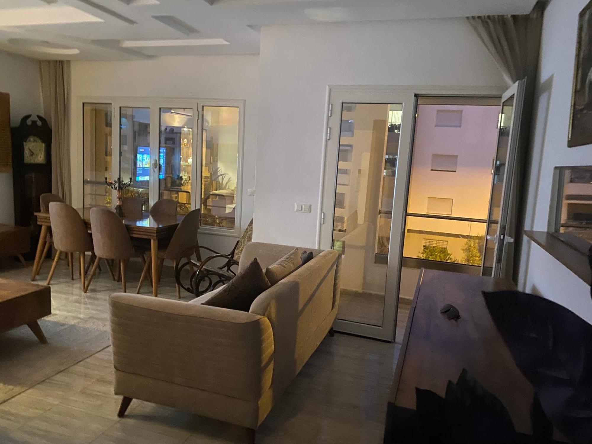 Elegant Et Chic Apartment *